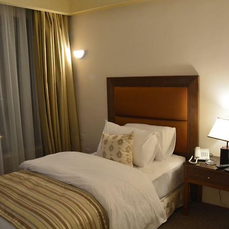 Saray Hotel Аман Екстериор снимка