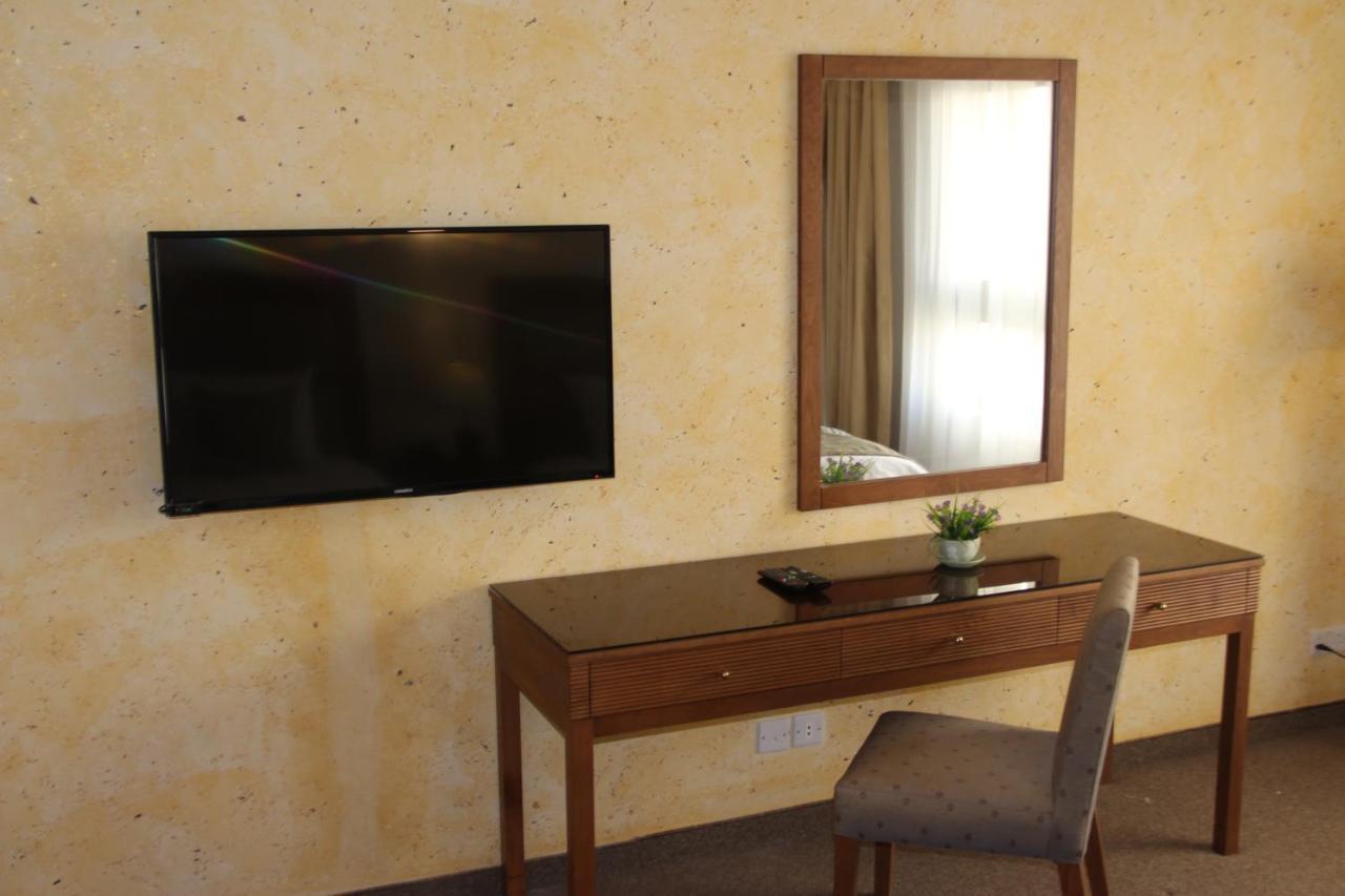 Saray Hotel Аман Екстериор снимка