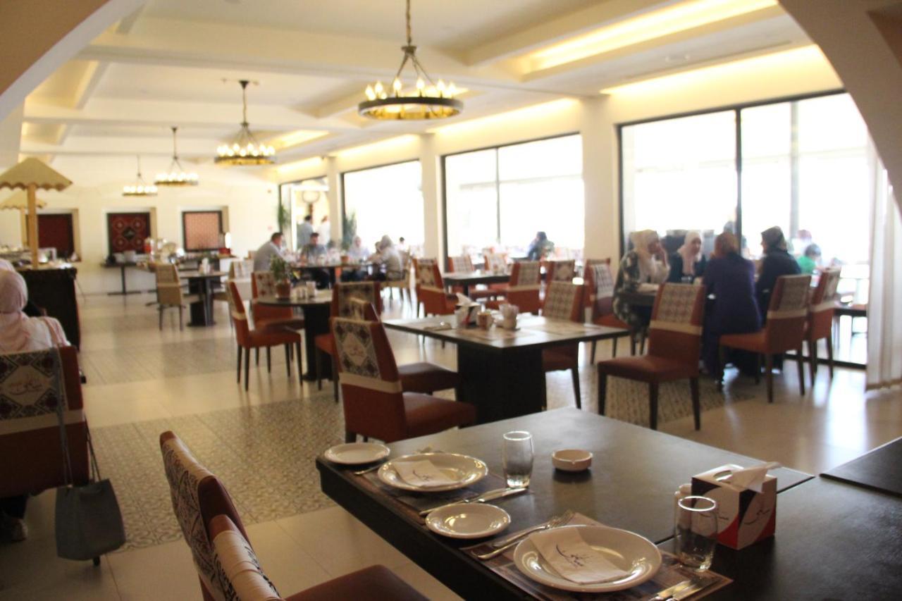 Saray Hotel Аман Екстериор снимка