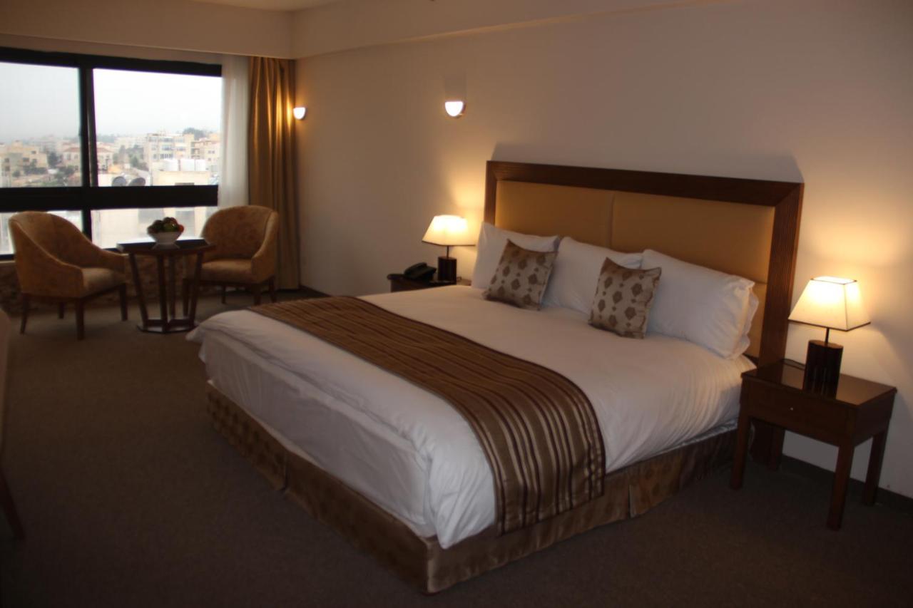 Saray Hotel Аман Екстериор снимка