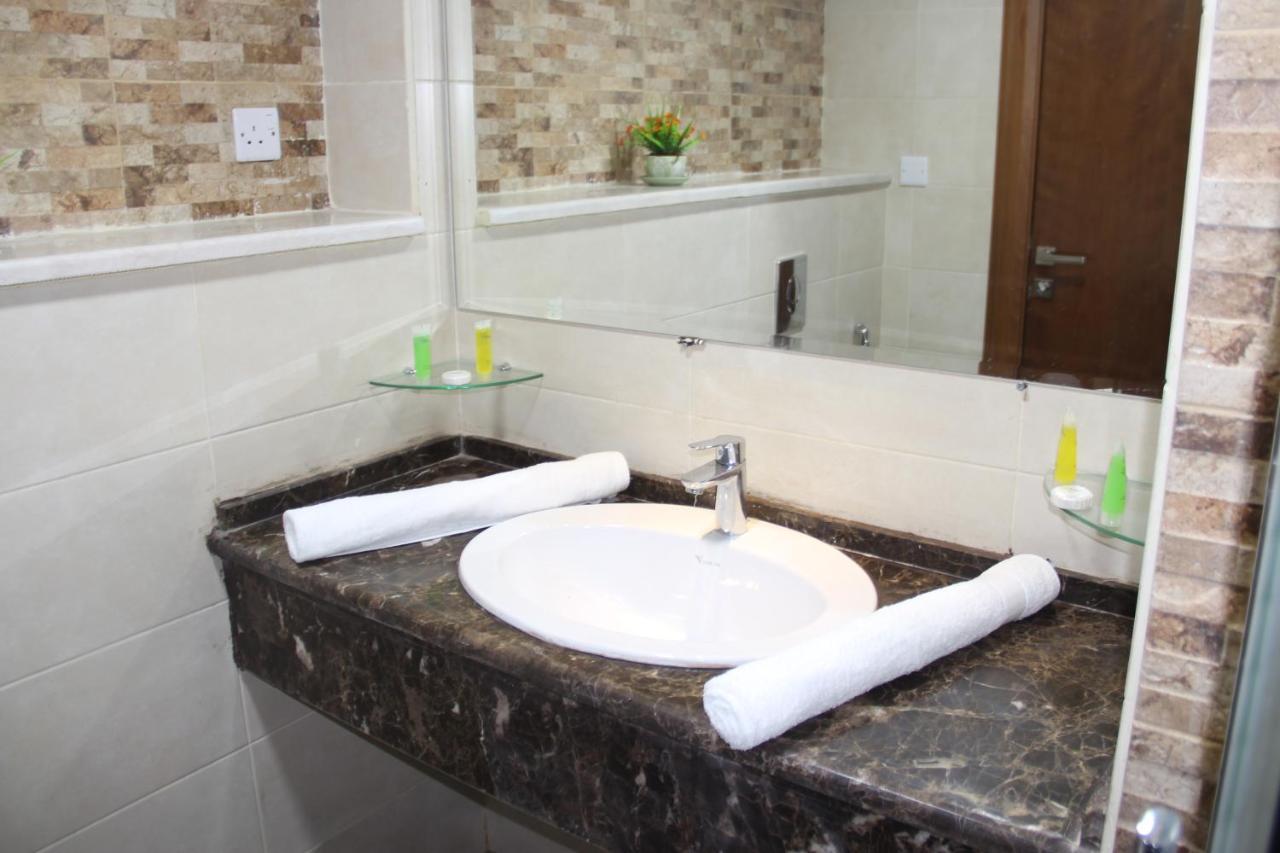 Saray Hotel Аман Екстериор снимка