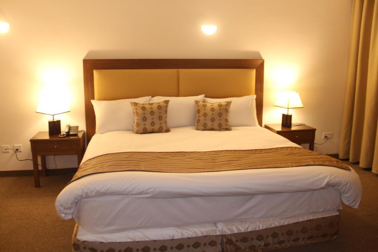 Saray Hotel Аман Екстериор снимка