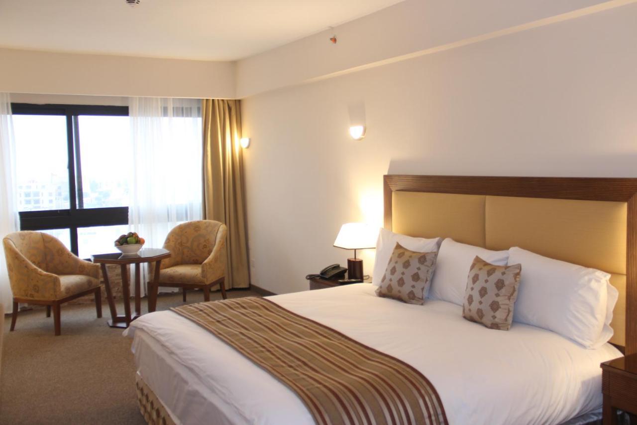 Saray Hotel Аман Екстериор снимка