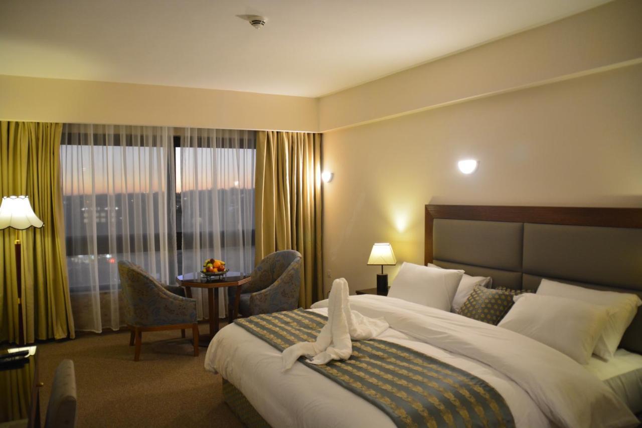 Saray Hotel Аман Екстериор снимка