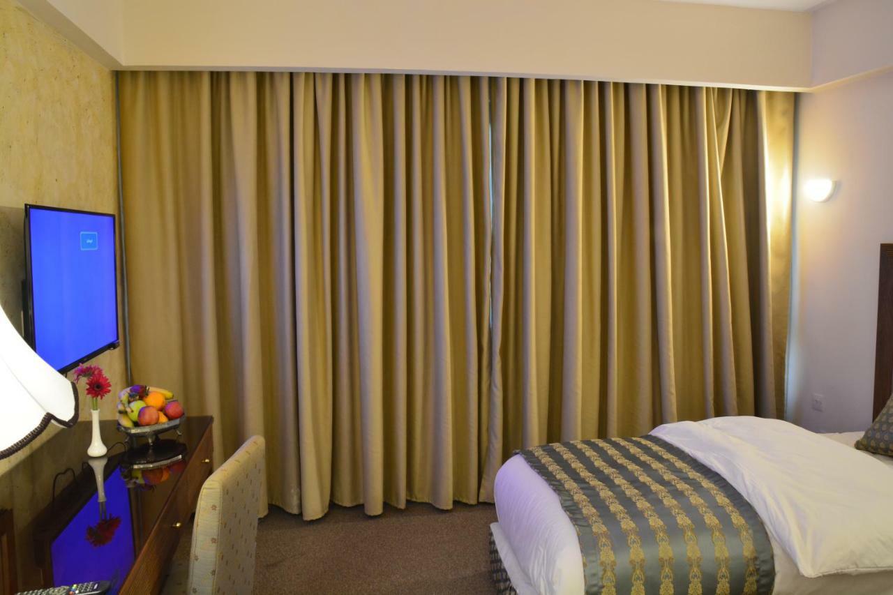 Saray Hotel Аман Екстериор снимка
